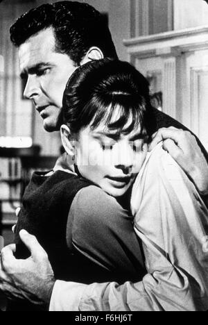 1962, Filmtitel: INFAM, Regie: WILLIAM WYLER, Studio: UA, im Bild: JAMES GARNER, AUDREY HEPBURN, Umarmung, verärgert, DRAMA, Sicherheit, RELIEF. (Bild Kredit: SNAP) Stockfoto