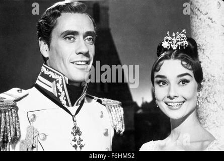 1956, Filmtitel: Krieg und Frieden, Regie: KING VIDOR, Studio: PARAMOUNT, abgebildet: MEL FERRER, AUDREY HEPBURN, ROYAL, TIARA, Haar - IN Mitte GESCHEITELT. (Bild Kredit: SNAP) Stockfoto