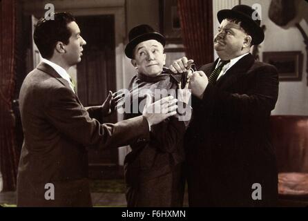 1943, Filmtitel: tanzen Meister, Regie: MAL St. CLAIR, Studio: FOX, abgebildet: ROBERT BAILEY, OLIVER HARDY, LAUREL & HARDY, STAN LAUREL. (Bild Kredit: SNAP) Stockfoto