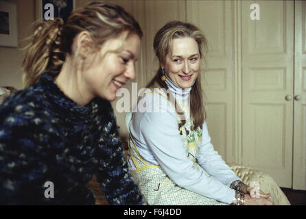 18. Dezember 2002; Hollywood, Kalifornien, USA; Schauspielerin MERYL STREEP stars wie Clarissa Vaughan mit CLAIRE DANES als Julia Vaughan in "The Hours". Stockfoto