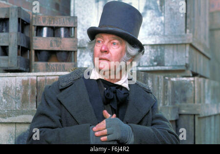 27. Dezember 2002; Hollywood, Kalifornien, USA; TOM COURTENAY als Newman Noggs in dem Drama "Nicholas Nickleby" unter der Regie von Douglas McGrath. Stockfoto