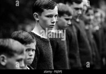 19. Januar 2003; London, England, Vereinigtes Königreich; JOHN TRAVERS (Mitte) als Liam Mercier in dem Drama '' Song für eine Raggy Boy'' unter der Regie von Aisling Walsh. Stockfoto