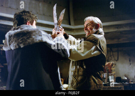 11. Juli 2003; Hollywood, Kalifornien, USA; SEAN CONNERY (rechts) als Allan Quatermain in die Action, Sci-Fi, fantasy '' The League of Extraordinary Gentlemen'' unter der Regie von Stephen Norrington. Stockfoto