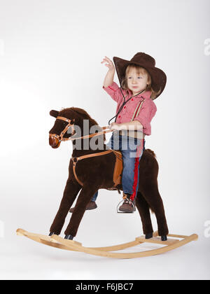 kleine lustige Cowgirl Reitpferd Stockfoto