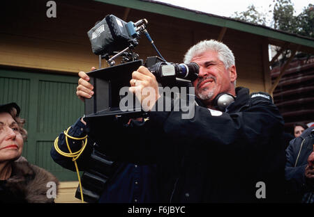 22. Juli 2003; Hollywood, Kalifornien, USA; Regisseur GARY ROSS am Set des Dramas '' Seabiscuit.'' Stockfoto