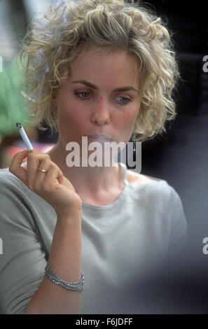 Erscheinungsdatum: 28. Januar 2005 Film Titel: Melinda und Melinda STUDIO: Fox Searchlight Bilder Regie: Woody Allen PLOT: zwei wechselnde Geschichten über Melinda (Mitchell) versucht zu begradigen, ihr Leben.   Im Bild: RAHDA MITCHELL als Melinda.   (Bild Kredit: C Fox Searchlight Pictures/Entertainment Pictures) Stockfoto