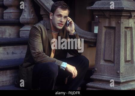 Erscheinungsdatum: 28. Januar 2005 Film Titel: Melinda und Melinda STUDIO: Fox Searchlight Bilder Regie: Woody Allen PLOT: zwei wechselnde Geschichten über Melinda (Mitchell) versucht zu begradigen, ihr Leben.   Im Bild: JONNY LEE MILLER als Lee.   (Bild Kredit: C Fox Searchlight Pictures/Entertainment Pictures) Stockfoto