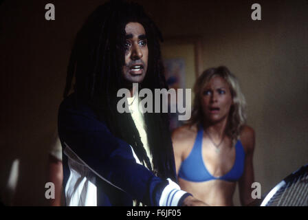 Erscheinungsdatum: 27. Februar 2004. FILMTITEL: Club Dread. STUDIO: Cataland Filme. PLOT: Als ein Serienmörder unterbricht den Spaß an der mondänen Coconut Pete Coconut Beach Resort--eine hedonistische Insel-Paradies für Swinger---es liegt auf der Club Mitarbeiter, die Gewalt zu stoppen oder zu mindestens zu verstecken! Bild: JAY CHANDRASEKHAR als Putman und Schauspielerin BRITTANY DANIEL stars wie Jenny. Stockfoto