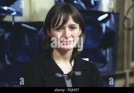 Datum der Freigabe: 4. Mai 2004. FILMTITEL: Lieber Frankie. STUDIO: Scottish Screen. PLOT: Nachdem ihr Sohn zahlreiche Briefe unter dem Deckmantel des Vaters gefolgt seid, heuert eine Frau ein Fremder, als sein Vater zu stellen, wenn Sie ihn treffen. Bild: EMILY MORTIMER stars wie Lizzie. Stockfoto