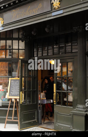 Hatchard Buchhandlung in Piccadilly, London, England - Londons älteste Buchhandlung. Stockfoto