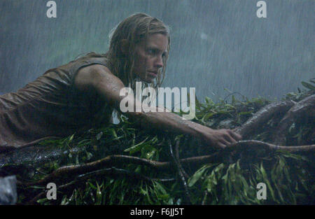 Erscheinungsdatum: 27. August 2004. FILMTITEL: Anacondas: die Jagd nach der Blut-Orchidee. STUDIO: Screen Gems. PLOT: Eine wissenschaftliche Expedition begibt sich auf Borneo, suchen eine Blume namens der Blut-Orchidee, die längere Lebensdauer gewähren könnte. Unterdessen laufen in Konflikt mit der sie Schlangen und einander. Im Bild: KADEE STRICKLAND als Samantha "Sam" Rodgers. Stockfoto