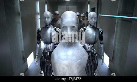 Datum der Freigabe: 16. Juli 2004. FILMTITEL: Ich Roboter. STUDIO: 20th Century Fox. PLOT: Im Jahr 2035, die ein Techno-phobische Cop ein Verbrechen untersucht, die möglicherweise von einem Roboter begangen wurden, was zu einer größeren Bedrohung für die Menschheit führt. IM BILD:. Stockfoto