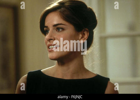 Erscheinungsdatum: 28. Januar 2005 Film Titel: Melinda und Melinda STUDIO: Fox Searchlight Bilder Regie: Woody Allen PLOT: zwei wechselnde Geschichten über Melinda (Mitchell) versucht zu begradigen, ihr Leben.   Im Bild: AMANDA PEET als Susan.   (Bild Kredit: C Fox Searchlight Pictures/Entertainment Pictures) Stockfoto