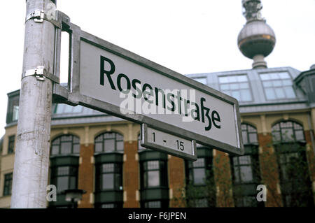 Datum der Freigabe: 20. August 2004. FILMTITEL: Rosenstraße. STUDIO: Studio Canal. PLOT: Nach dem Tod ihres Vaters ist Hannah besorgt mit dem seltsamen Verhalten ihrer Mutter. Als ihre Mutter unruhigen Kindheit aufgedeckt wird, erkennt Hannah wie wenig sie jemals kannte. IM BILD:. Stockfoto