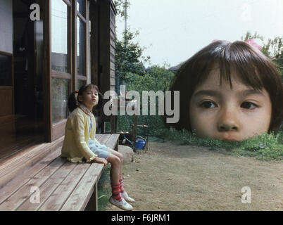 Datum der Freigabe: 12. Oktober 2004. FILMTITEL: Der Geschmack des Tees. STUDIO: Grasshoppa. PLOT: Ein Zauber von Zeit im Leben einer Familie im ländlichen Präfektur Tochigi, nördlich von Tokio. Obwohl ihr Ehemann arbeitet in einem Büro ist, ist Yoshiko keine ganz normale Hausfrau, stattdessen an einem Animationsfilm-Projekt zu Hause arbeiten. Onkel Ayano hat vor kurzem angekommen, suchen, um seinen Kopf zusammen nach lebte mehrere Jahre in Tokio. Unterdessen ist Yoshiko Tochter Sachiko hauptsächlich mit warum sie scheint überall eine riesige Version ihrer selbst folgten rund um. Im Bild: MAYA BANNO als Sachik Stockfoto