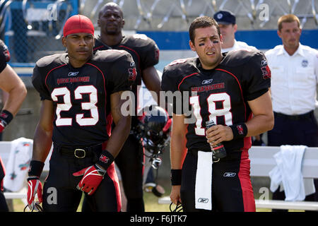 29. Dezember 2004; Los Angeles, Kalifornien, USA; NELLY und ADAM SANDLER Stern als Earl Megget und Paul "Wrecking" Crewe in der Komödie "The Longest Yard" unter der Regie von Peter Segal. Erscheinungsdatum: 27. Mai 2005. Stockfoto