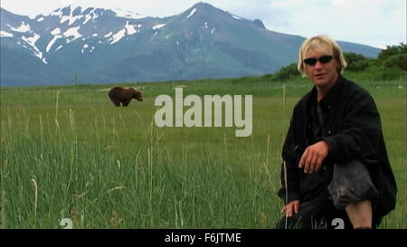 Datum der Freigabe: 24. Januar 2005. FILMTITEL: Grizzly man STUDIO: Lions Gate Films. PLOT: Eine verheerende und herzzerreißenden nehmen auf Grizzly Bear Aktivisten Timothy Treadwell und Amie Huguenard, die im Oktober 2003 während des Lebens unter den Grizzlys in Alaska getötet wurden. Bild: Franken G. FALLICO Sternen als Gerichtsmedizinerin. Stockfoto