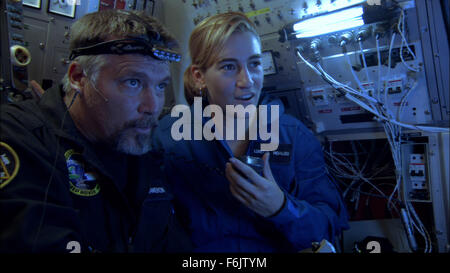 7. Dezember 2004; Los Angeles, Kalifornien, USA; Mike Cameron (ROV Schöpfer & Pilot), Loretta Hidalgo (Raum Generation Stiftungspräsident). Unter der Regie von James Cameron und Freigabe für 28. Januar 2005 festgelegt. Stockfoto