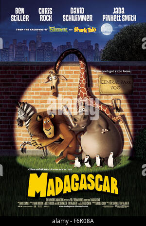 Erscheinungsdatum: 27. Mai 2005. FILMTITEL: Madagaskar. STUDIO: DreamWorks SKG. PLOT: In New York sind Central Park Zoo, ein Löwe, ein Zebra, eine Giraffe und ein Nilpferd beste Freunde und Stars der Show. Aber wenn eines der Tiere aus ihrem Käfig verloren geht, die anderen drei befreien, ihn, nur um sich wieder vereint... auf einem Schiff auf dem Weg nach Afrika zu suchen. Wenn ihr Schiff gekapert wird, erfahren Sie jedoch die Freunde, die alle in Gefangenschaft aufgewachsen sind, aus erster Hand wie das Leben in der Wildnis sein kann. IM BILD:. Stockfoto