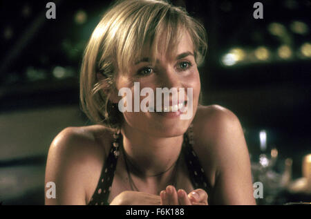 Erscheinungsdatum: 28. Januar 2005 Film Titel: Melinda und Melinda STUDIO: Fox Searchlight Bilder Regie: Woody Allen PLOT: zwei wechselnde Geschichten über Melinda (Mitchell) versucht zu begradigen, ihr Leben.   Im Bild: RADHA MITCHELL als Melinda.   (Bild Kredit: C Fox Searchlight Pictures/Entertainment Pictures) Stockfoto