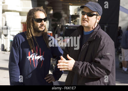 Erscheinungsdatum: 3. Juni 2005. FILMTITEL: Lords of Dogtown. STUDIO: Columbia Pictures. PLOT: Eine fiktive nehmen auf die Gruppe der brillante junge Skateboarder wuchs in den Straßen von Dogtown in Santa Monica, Kalifornien. Die Z-Boys, perfekt wie sie kommen, bekannt werden, ihr Handwerk in den leeren Swimmingpools von ahnungslosen s Haus-und Wohnungseigentümer, Pionier in eine spannende neue Sportart und zog schließlich in die Legende. Bild: Skateboard Legenden TONY ALVA und STACY PERALTA. Stockfoto