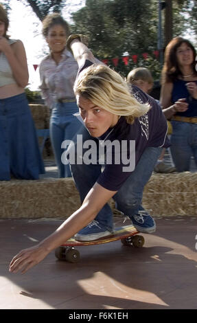 Erscheinungsdatum: 3. Juni 2005. FILMTITEL: Lords of Dogtown. STUDIO: Columbia Pictures. PLOT: Eine fiktive nehmen auf die Gruppe der brillante junge Skateboarder wuchs in den Straßen von Dogtown in Santa Monica, Kalifornien. Die Z-Boys, perfekt wie sie kommen, bekannt werden, ihr Handwerk in den leeren Swimmingpools von ahnungslosen s Haus-und Wohnungseigentümer, Pionier in eine spannende neue Sportart und zog schließlich in die Legende. Im Bild: EMILE HIRSCH als Jay Adams. Stockfoto