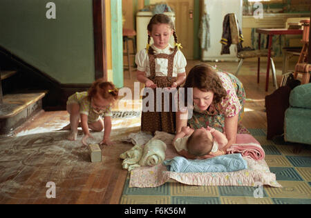 Erscheinungsdatum: 28. September 2005. FILMTITEL: Der Preisträger des Trotzes Ohio. STUDIO: ImageMovers. PLOT: Evelyn Ryan (Moore) betritt um ihre zehn Kinder zu unterstützen, einen kommerziellen Jingle-Schreibwettbewerb. Basierend auf einer wahren Geschichte. Bild: JULIANNE MOORE stars wie Evelyn Ryan. Stockfoto