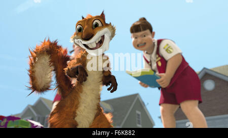 Datum der Freigabe: 19. Mai 2006. FILMTITEL: Ab durch die Hecke. STUDIO: DreamWorks. PLOT: Ein hinterhältiges Waschbär Narren eine nicht übereinstimmende Familie von Waldwesen in das helfen er die Rückzahlung einer Schuld von Lebensmitteln, mit dem Einmarsch der neuen s-Bahn zu wuchern, die aufgetaucht, während sie waren Winterschlaf... und lernt eine Lektion über die Familie selbst. IM BILD:. Stockfoto