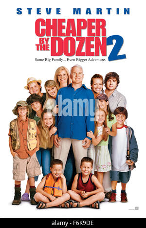 Datum der Freigabe: 21. Dezember 2005. FILMTITEL: Preiswerter durch die Dutzend 2. STUDIO: 20th Century Fox. PLOT: Steve Martin und Bonnie Hunt als Köpfe der Bäcker-Familie, die während des Urlaubs, finden sich im Wettbewerb mit einer rivalisierenden Familie von acht Kindern, unter der Leitung von Eugene Levy zurückkehren. Bild: STEVE MARTIN als Tom Baker zurück. Stockfoto