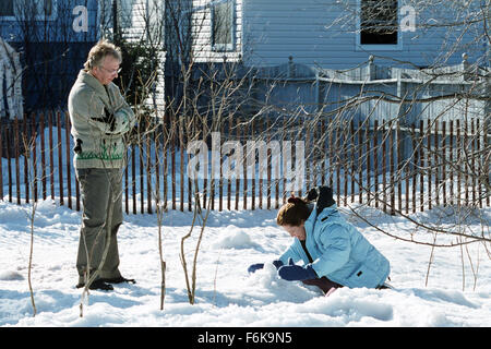 Datum der Freigabe: 4. Mai 2006. FILMTITEL: Snow Cake. STUDIO: Revolution Filme. PLOT: Eine Drama konzentriert sich auf die Freundschaft zwischen einer High-functioning Autismus Frau (Weaver) und ein Mann (Rickman), der nach einem tödlichen Autounfall traumatisiert ist. Im Bild: ALAN RICKMAN als Alex Hughes und SIGOURNEY WEAVER als Linda Freeman. Stockfoto