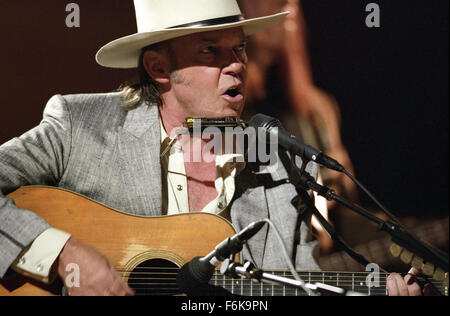 Datum der Freigabe: 10. Februar 2006. FILMTITEL: Neil Young: Heart of Gold. STUDIO: Clinica Estetico. PLOT: Ein Film gedreht über während einer zwei-Nächte-Performance von Neil Young in Nashvilles Ryman Auditorium. Bild: Neil Young als sich selbst. Stockfoto