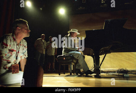 Datum der Freigabe: 10. Februar 2006. FILMTITEL: Neil Young: Heart of Gold. STUDIO: Clinica Estetico. PLOT: Ein Film gedreht über während einer zwei-Nächte-Performance von Neil Young in Nashvilles Ryman Auditorium. IM BILD:. Stockfoto