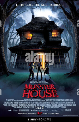 Datum der Freigabe: 15. Juni 2006. FILMTITEL: Monster House. STUDIO: Columbia Pictures. PLOT: Drei Kinder DJ, Chowder und Jenny entdecken, dass das Haus auf der anderen Straßenseite von DJ es lebendig ist. Es frisst alles, was auf ihr Eigentum geht. Sie versuchen, den Babysitter, die Polizei und einige Spinner genannt Schädel zu überzeugen. Sie versuchen, das Geheimnis des Hauses zu entwirren, und sie haben nach innen zu gehen. Im Bild: Filmplakat. Stockfoto