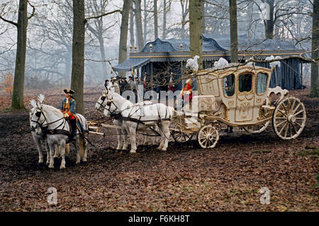 Datum der Freigabe: 20. Oktober 2006. FILMTITEL: Marie Antoinette. STUDIO: Columbia Pictures. PLOT: Die Nacherzählung von Frankreich ist ikonischen aber unglücklichen Königin Marie Antoinette. Von ihrer Verlobung und Heirat mit Louis XVI um 15 Uhr zu ihrer Regierungszeit als Königin um 19 Uhr und ihrer Enthauptung 1793 im Alter von 38 Jahren. IM BILD:. Stockfoto