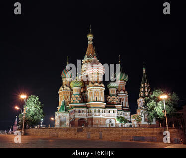 Basilius Kathedrale (oder die Kathedrale von Vasily seligen) bei Nacht, Roter Platz, Moskau, Russland. Stockfoto