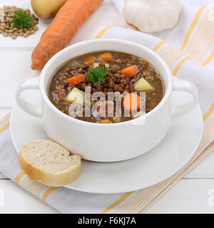Linsensuppe Eintopf Mahlzeit mit Linsen in Schüssel gesunde Ernährung Stockfoto