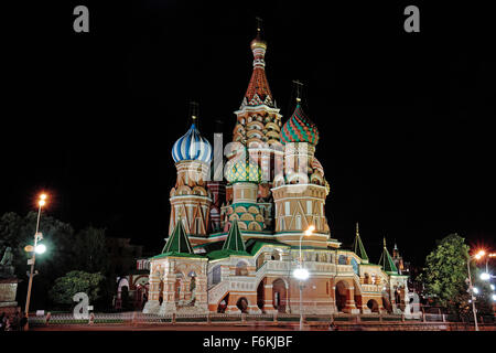 Basilius Kathedrale (oder die Kathedrale von Vasily seligen) bei Nacht, Roter Platz, Moskau, Russland. Stockfoto