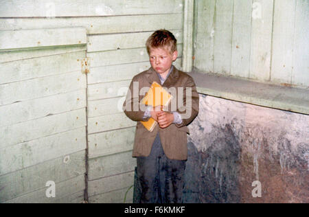 19. Januar 2007 - kleine Dorf, Russland - RELEASE Datum: 19. Januar 2007. DIREKTOR:. STUDIO: Studio Lenfilm/Sony Pictures Classics. PLOT: Inmitten von 2002, wird eine verlassene 5-Year-Old junge lebt in einer heruntergekommenen Waisenhaus in einem kleinen russischen Dorf von einer italienischen Familie übernommen. Bild: Eine Szene aus dem Film. KOLYA SPIRIDONOV als russische Waise Vanya Solntsev (Credit Bild: C Sony Pictures Classics) Einschränkungen: Dies ist ein öffentlich verbreiteten Film, Fernsehen oder Werbung Foto. Non-redaktionelle Verwendung erfordern zusätzliche Freiräume. Stockfoto