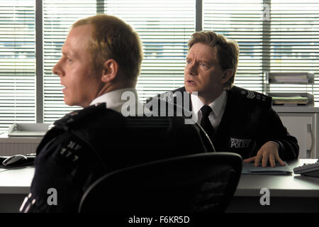 Datum der Freigabe: 20. April 2007. FILMTITEL: Hot Fuzz. STUDIO: Studio Canal/Rogue Bilder/Universal Studios. PLOT: Eifersüchtige Kollegen verschwören, um ein Top London Cop übertragen in eine kleine Stadt und gepaart mit einem geistloser neue Partner. Auf dem Schlag stolpern das Paar auf eine Reihe von verdächtigen Unfälle und Ereignisse. Im Bild: SIMON PEGG als DC Nick Engel. Stockfoto