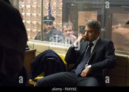 Erscheinungsdatum: 31. August 2007. FILMTITEL: Michael Clayton. STUDIO: Castle Rock Entertainment. PLOT: Michael Clayton ist ein Inhouse Fixierer an einem der größten Wirtschaftskanzleien in New York. Ein ehemaliger Krimineller Staatsanwalt übernimmt Clayton Kenner, Bach & Ledeen die schmutzigste Arbeit auf Geheiß der Mitbegründer des Unternehmens, Marty Bach. Obwohl ausgebrannt und kaum mit seinem Job als ein Fixiermittel, seine Scheidung, eine fehlgeschlagene Unternehmung zufrieden und Montage Schulden haben linke Clayton untrennbar mit der Firma verbunden. Bei U/North ruht unterdessen die Karriere von Karen Crowder Prozessanwalt auf der Multi-Millionen-Dollar-se Stockfoto