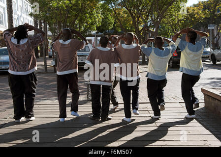 Afrikanische Tänzer Stampfen die Bretter an der Waterfront in Kapstadt Südafrika Stockfoto