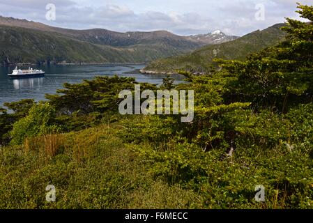 National Geographic / Lindblad Explorer. Als Teil der argentinischen Provinz Tierra Del Fuego verabreicht, hat Staten Island b Stockfoto