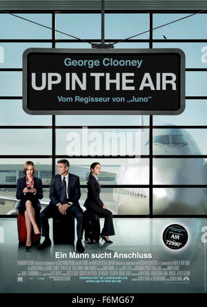 Erscheinungsdatum: 23. Dezember 2009. FILMTITEL: Up in the Air. STUDIO: Paramount Pictures. PLOT: Ryan Bingham ist ein corporate Downsizing Experte, dessen Geliebte Leben auf der Straße gefährdet ist, so wie er steht an der Schwelle von 10 Millionen Vielflieger-Meilen zu erreichen und nur, nachdem er die häufige Reisende Frau seiner Träume erfüllt hat. Im Bild: GEORGE CLOONEY als Ryan Bingham, VERA FARMIGA als Alex Goran und ANNA KENDRICK als Natalie Keener. Stockfoto