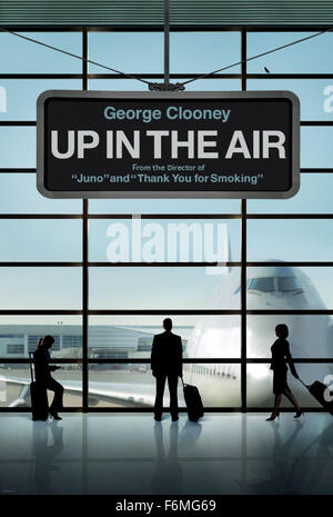 Erscheinungsdatum: 23. Dezember 2009. FILMTITEL: Up in the Air. STUDIO: Paramount Pictures. PLOT: Ryan Bingham ist ein corporate Downsizing Experte, dessen Geliebte Leben auf der Straße gefährdet ist, so wie er steht an der Schwelle von 10 Millionen Vielflieger-Meilen zu erreichen und nur, nachdem er die häufige Reisende Frau seiner Träume erfüllt hat. Im Bild: GEORGE CLOONEY als Ryan Bingham, VERA FARMIGA als Alex Goran und ANNA KENDRICK als Natalie Keener. Stockfoto