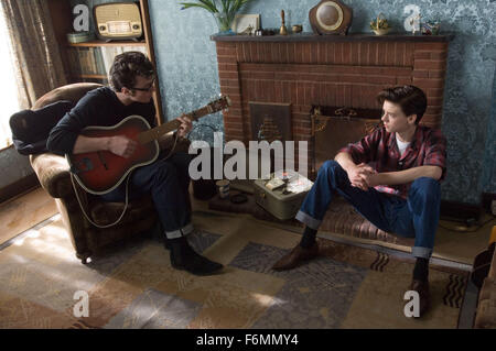 Erscheinungsdatum: 8. Oktober 2010. FILMTITEL: Nowhere Boy. STUDIO: Ecosse Filme. PLOT: Eine Chronik von Lennons Kindheit. Im Bild: AARON JOHNSON als John Lennon. Stockfoto