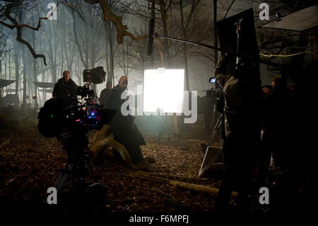 Erscheinungsdatum: 14. Mai 2010 Film Titel: Robin Hood STUDIO: Universal Bilder Regie: Ridley Scott PLOT: die Geschichte eines Bogenschützen in der Armee von Richard Coeur de Lion, kämpft gegen die Eindringlinge Norman und der legendäre Held bekannt als Robin Hood abgebildet wird: MARK STRONG am Set (Credit Bild: C Universal Pictures/Entertainment Pictures) Stockfoto