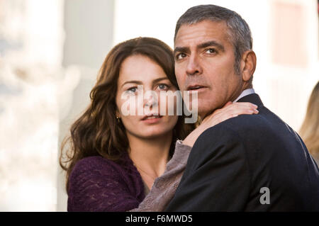 Datum der Freigabe: 1. September 2010. FILMTITEL: Der Amerikaner. STUDIO: Focus Features. PLOT: Ein Mörder versteckt sich in Italien für einen letzten Auftrag. Im Bild: GEORGE CLOONEY als Jack und VIOLANTE PLACIDO als Clara Stockfoto