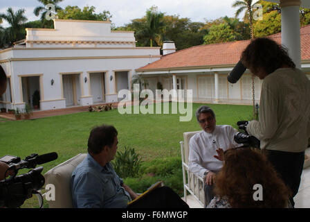 Datum der Freigabe: 25. Juni 2010. FILMTITEL: South of the Border. STUDIO: Guten Apfel-Produktionen. PLOT: Eine Reise in fünf Ländern, die sozialen und politischen Bewegungen als auch die Mainstream-Medien Fehlannahme in Südamerika während des Interviews mit sieben seiner gewählten Präsidenten zu erkunden. IM BILD:. Stockfoto