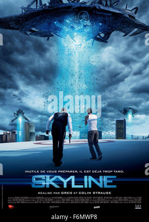 Datum der Freigabe: 12. November 2010. FILMTITEL: Skyline. STUDIO: Relativity Media. PLOT: Seltsame Lichter hinab auf die Stadt Los Angeles, zeichnen Menschen außerhalb wie Motten um eine Flamme, wo droht eine außerirdische Kraft, die gesamte menschliche Bevölkerung vom Angesicht der Erde zu schlucken. IM BILD:. Stockfoto