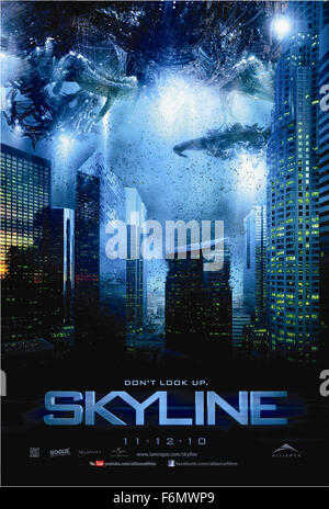 Datum der Freigabe: 12. November 2010. FILMTITEL: Skyline. STUDIO: Relativity Media. PLOT: Seltsame Lichter hinab auf die Stadt Los Angeles, zeichnen Menschen außerhalb wie Motten um eine Flamme, wo droht eine außerirdische Kraft, die gesamte menschliche Bevölkerung vom Angesicht der Erde zu schlucken. IM BILD:. Stockfoto